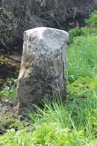 Milestone, by jct to Woodchurch