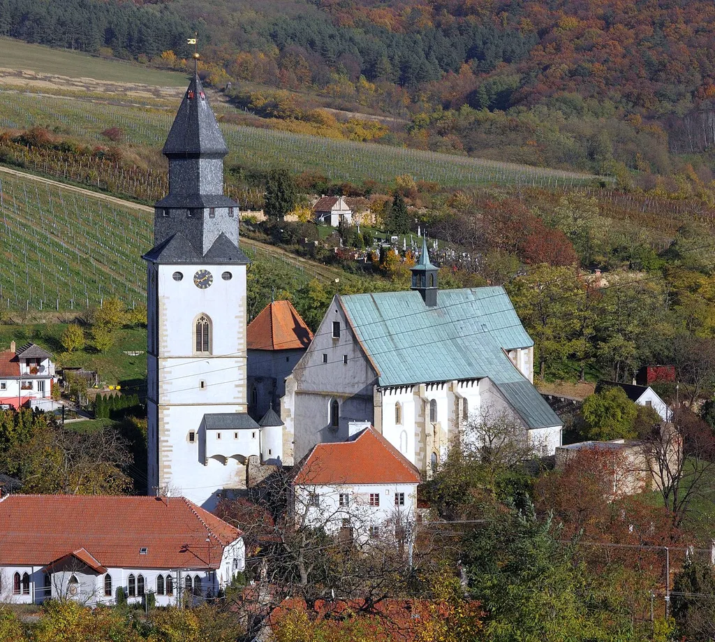 Kurdějov - kostel svatého Jana Křtitele, pohled od západu.
