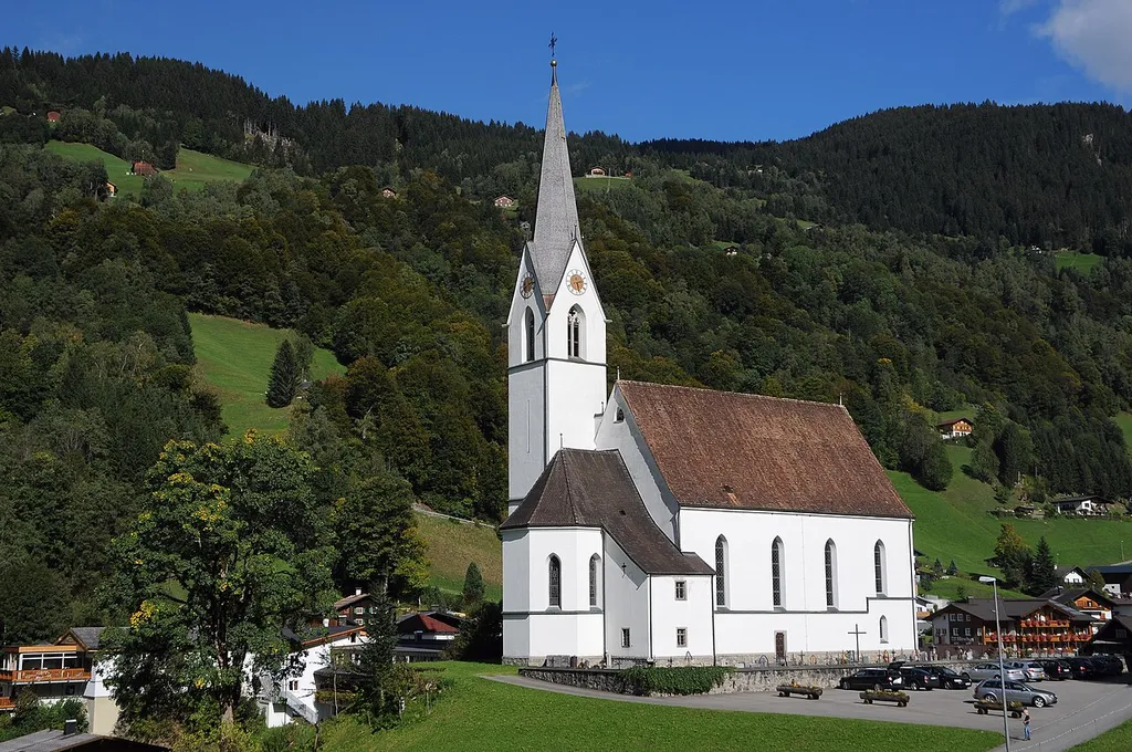 Kath. Pfarrkirche hll. Josef und Nikolaus.