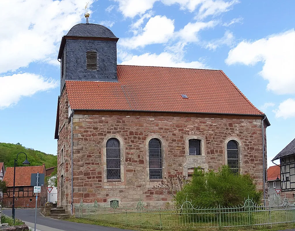 Dorfkirche Der gute Hirte in Großtöpfer von Süden
