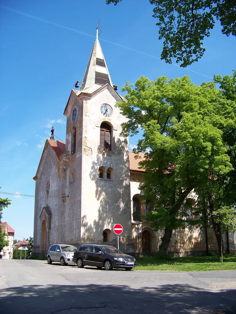 Zlatníky, Zlatníky-Hodkovice, Prague-West District, Central Bohemian Region, the Czech Republic. Náves sv. Petra a Pavla, Church of Saints Peter and Paul.