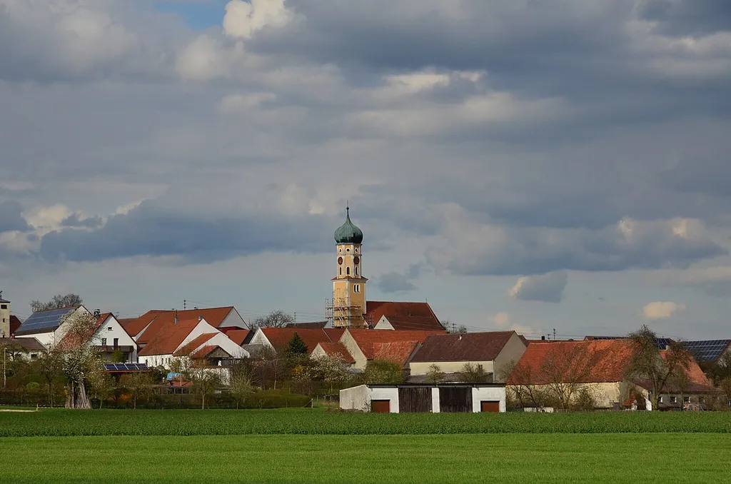 Ansicht von Bollstadt, Ortsteil vom Amerdingen mit der Katholische Pfarrkirche St. Ulrich