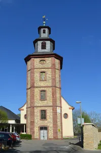Ev. Kirche u. Pfarrhaus