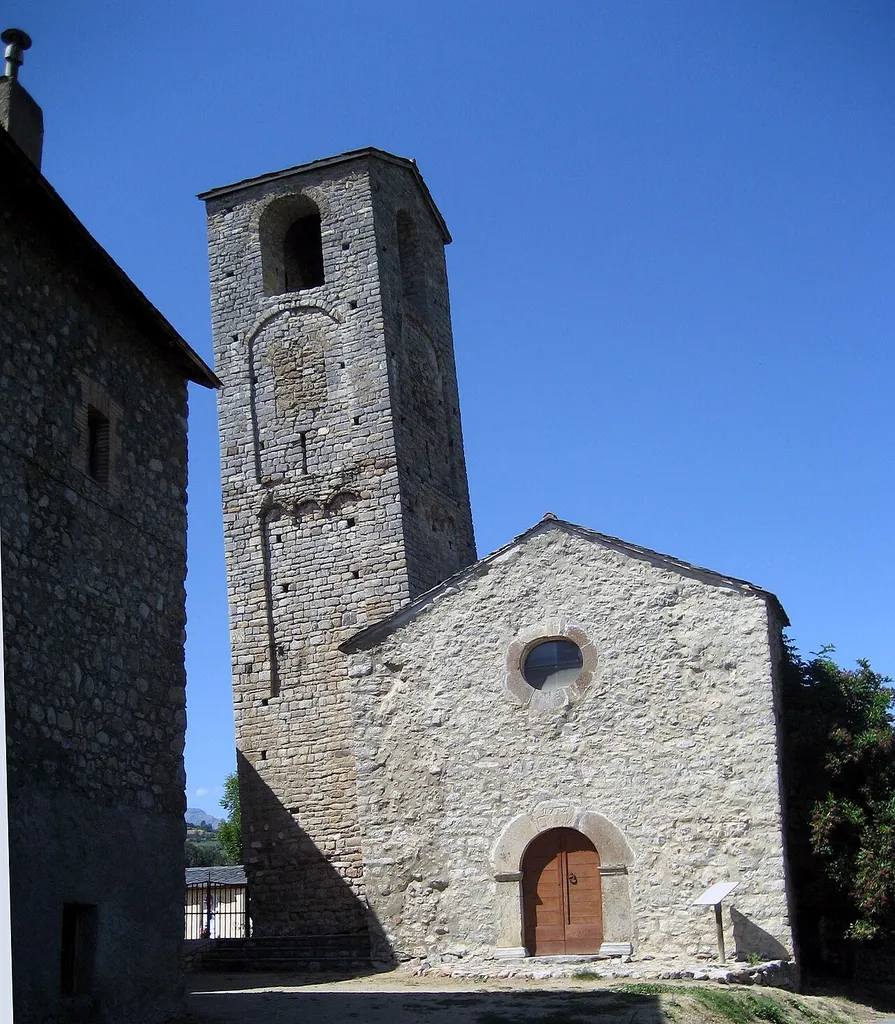 Església romànica de Santa Eugènia de Nerellà a la Baixa Cerdanya. Catalunya.