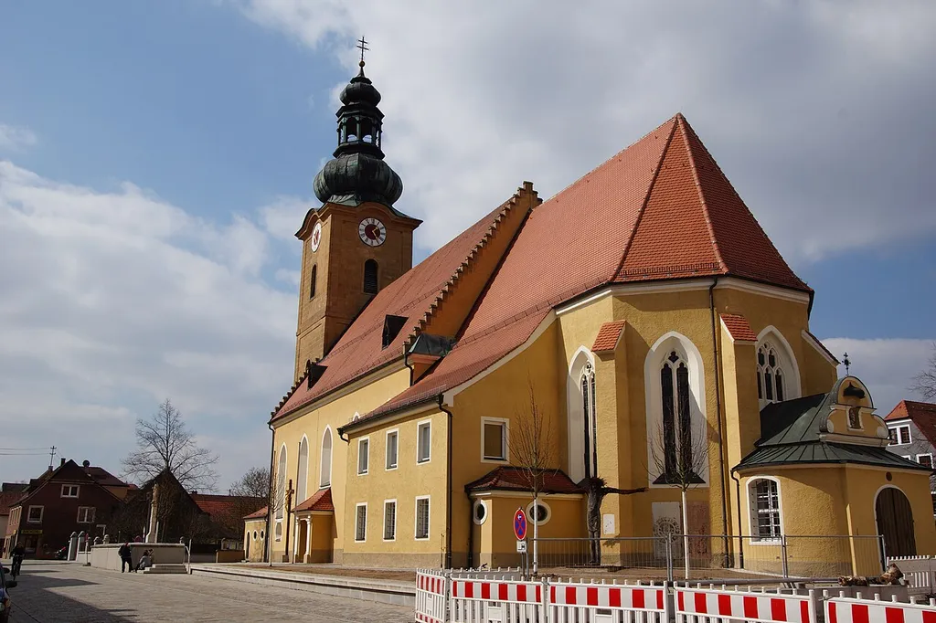 Die katholische Pfarrkirche Mariä Himmelfahrt in Hirschau in der Oberpfalz