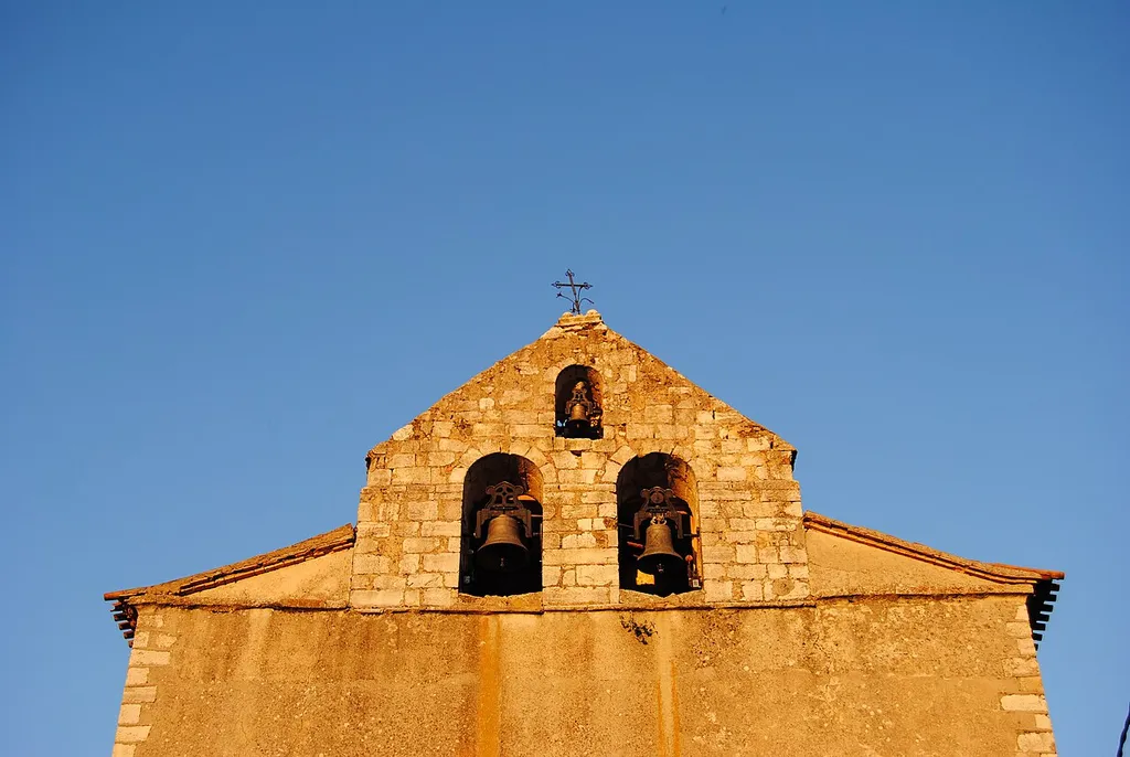 Espadaña de la Iglesia de Nuestra Señora de la Asunción de Valdecabras