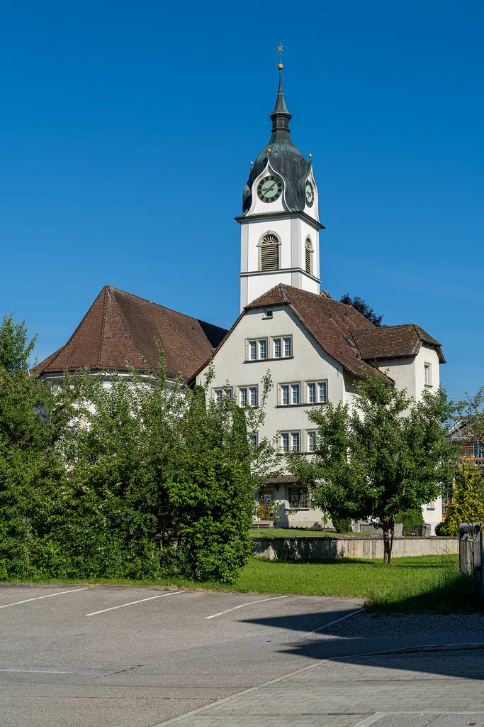 Katholische Kirche und Pfarrhaus in Triengen (LU)
