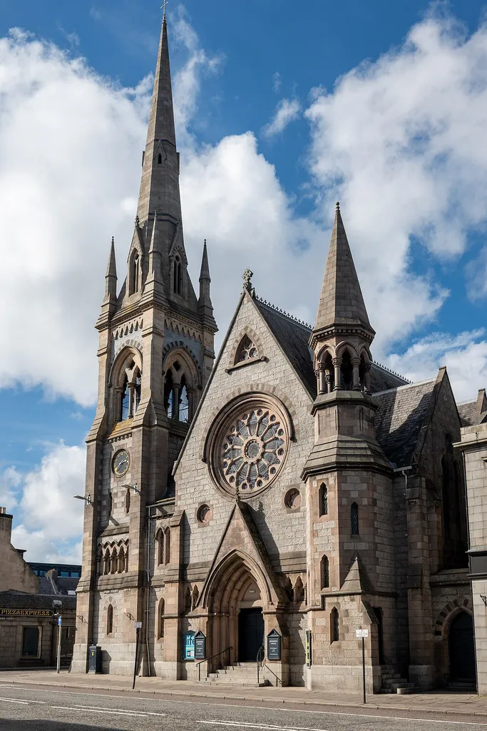 Gilcomston Church was constructed in 1868 to a design by William Smith and the spire was added in 1875. It is a Category B listed building.