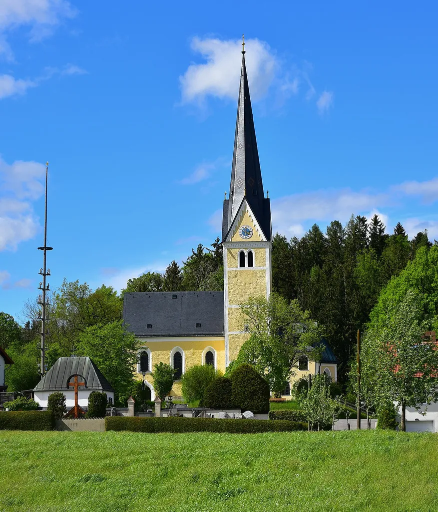 Kirche St. Petrus und Leonhard Greimharting