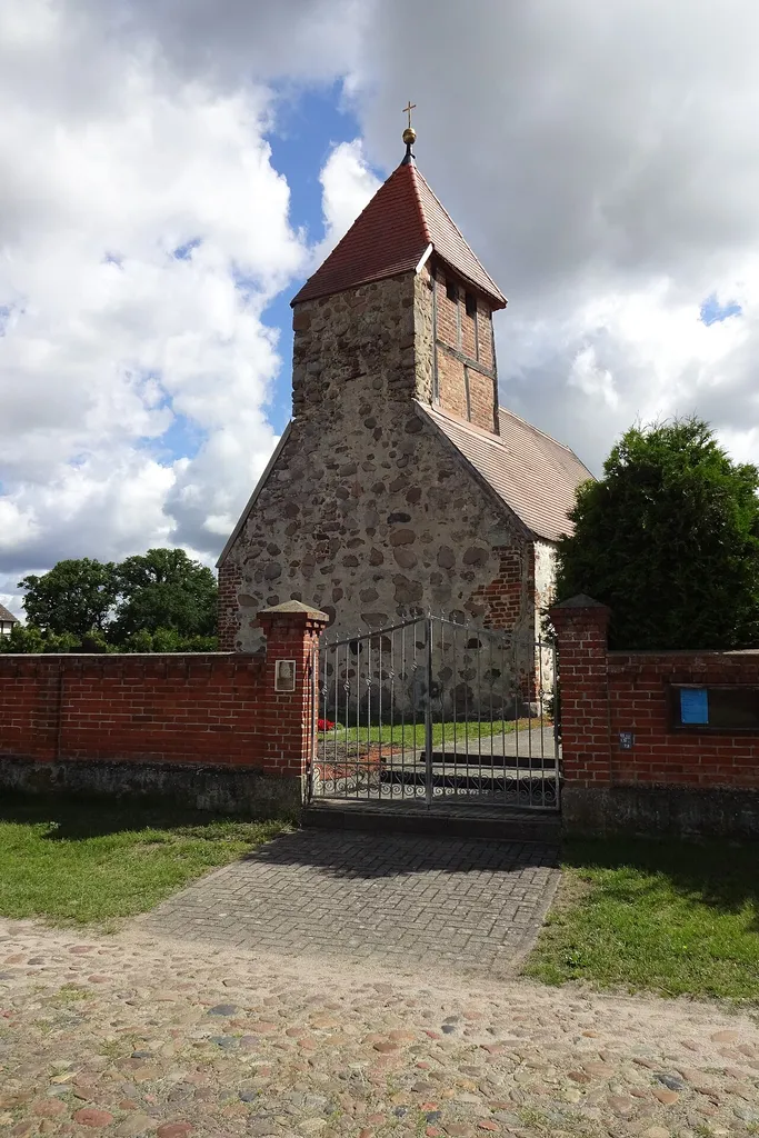 Kraatz ist ein Ortsteil der Einheitsgemeinde und Stadt Arendsee (Altmark) und der Ortschaft Kläden im Altmarkkreis Salzwedel in Sachsen-Anhalt.