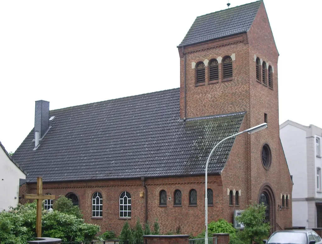 Die Christkönigskirche in Uetersen im Jahr 2005.