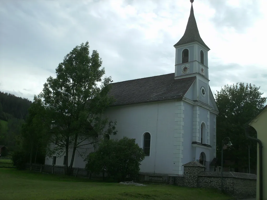 Kath. Filialkirche hl. Anna und Kruzifix in Etmißl/Österreich