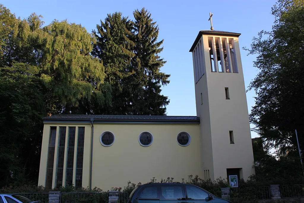 Evang. Pfarrkirche A.B. und H.B. Heilandskirche, Preinsbacherstraße 8, 3300 Amstetten