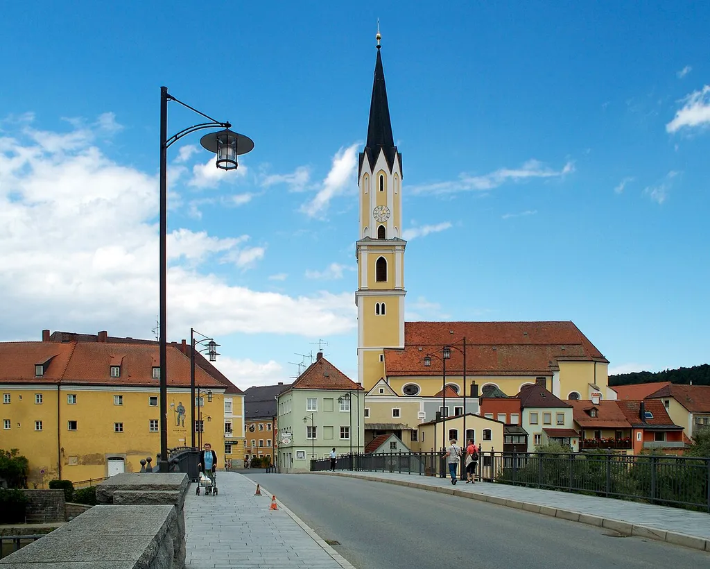 D'Vejsbrugg mid da Stådtpfarrkirchn vo Väishof a da Doana.