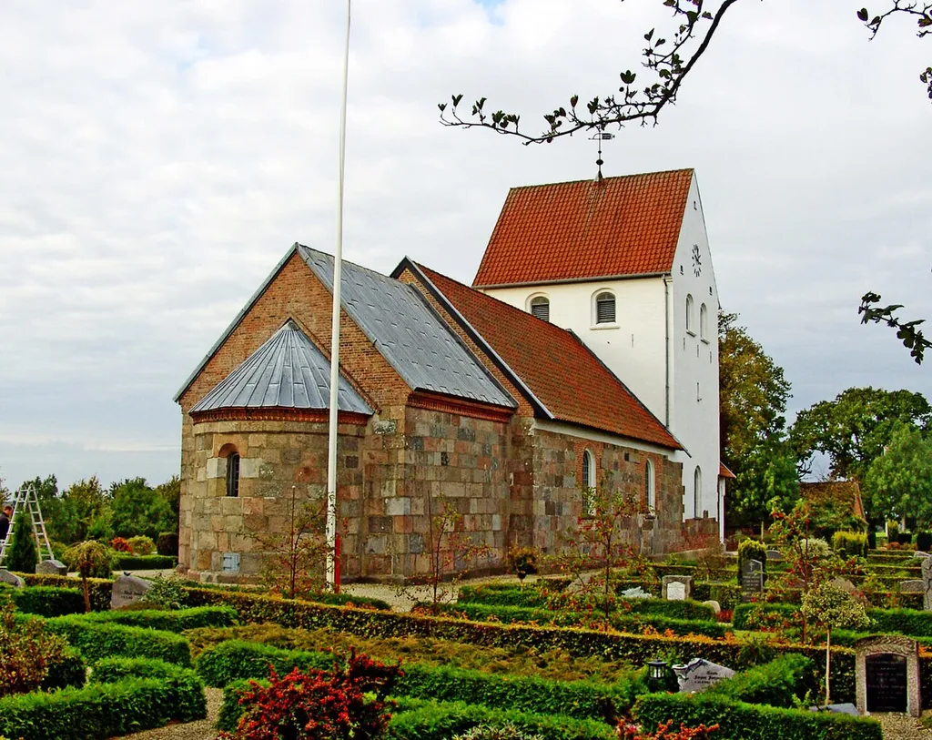 Aidt kirke (Favrskov) - østside