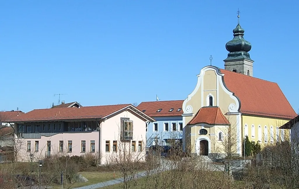 Patersdorf, town hall and St Martin Parish Church from south-west (from left to right).