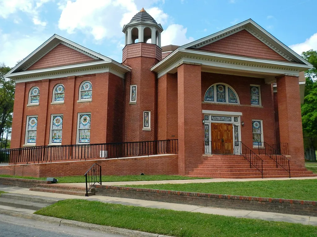 This is a photo of the Julia Street Memorial United Methodist Church in Boaz, Alabama.