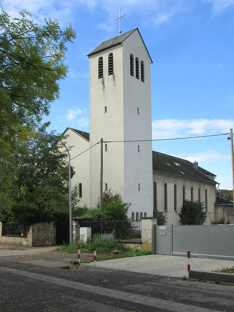 Heilig-Kreuz-Kirche in Güdingen, erbaut 1951