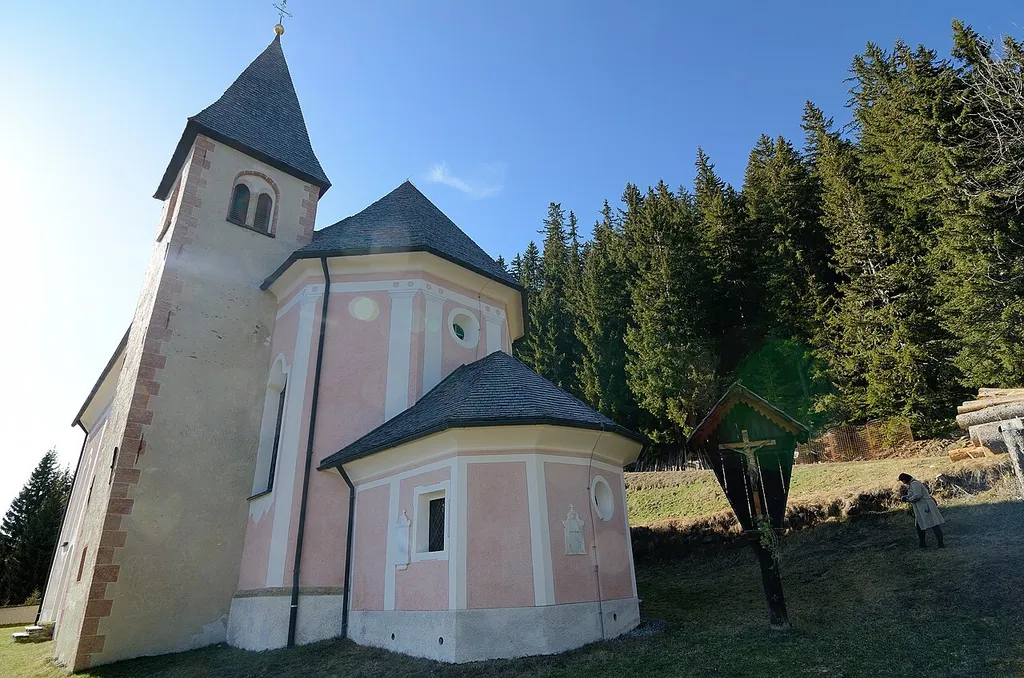 Kath. Filialkirche, hll. Ingenuin und Albuin (ehem. Pfarrkirche)