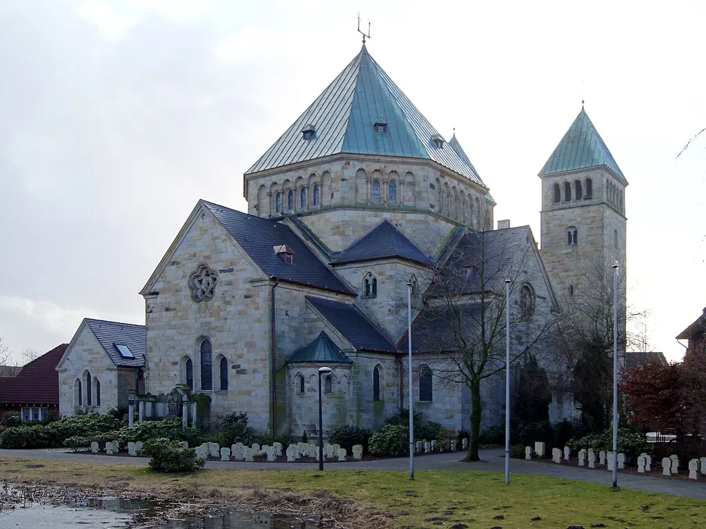 Der Altarraum der Pfarrkirche St. Fabian und Sebastian in Osterwick.