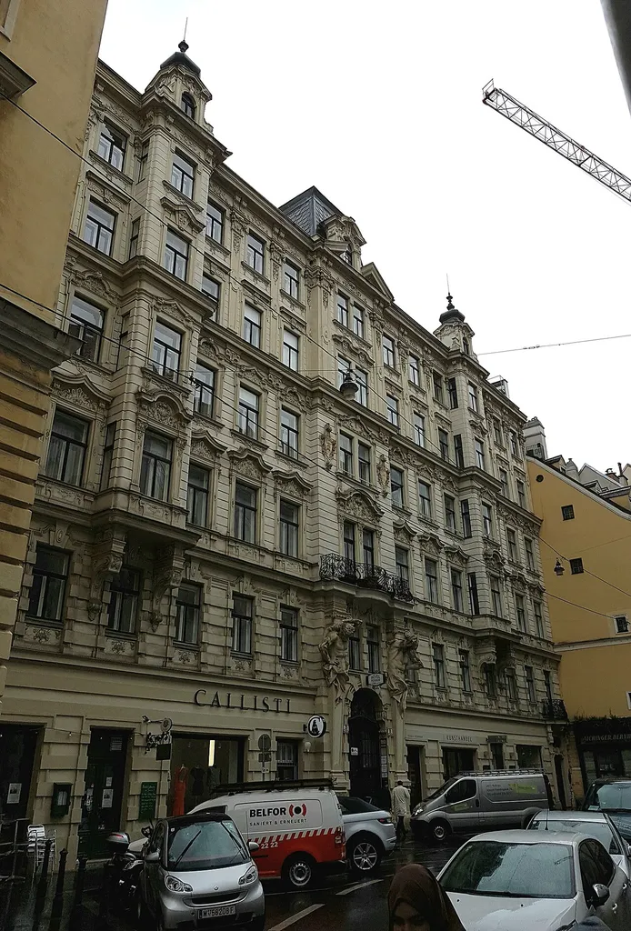 Wien-Innere Stadt, Weihburggasse 18-20, Zentralbad (Kaiserbründl) , mit reicher Neobarockfassade und innen Orientalisierende Architekturgestaltung.