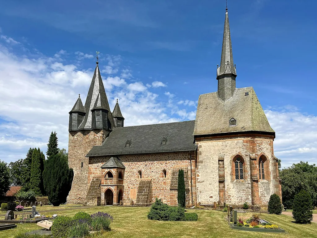 Martinskirche auf dem Christenberg. Ansicht von Süden.