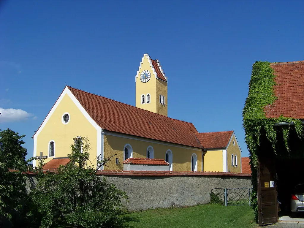 Thalmassing, Weillohe. Katholische Filialkirche St. Vitus, Saalbau mit abgewalmtem Satteldach und Flankenturm mit Treppengiebel, nach 1600, 1906 verlängert; mit Ausstattung; Friedhofsmauer, 18./19. Jahrhundert.