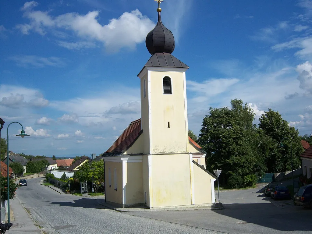 Katholische Filialkirche Maria Hilf in Pfösing (Stadtgemeinde Wolkersdorf im Weinviertel) This media shows the protected monument with ObjektID 21852 in Austria. (Commons, de, Wikidata)