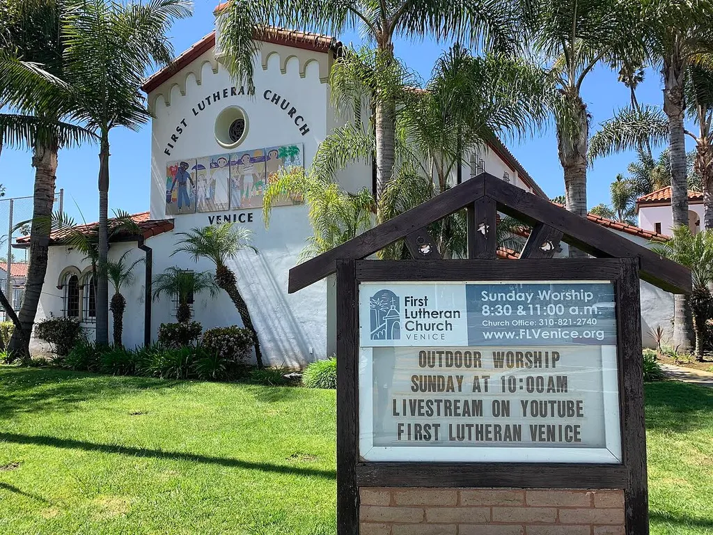Exterior of the First Lutheran Church of Venice in Venice, California, United States as of April 2021.