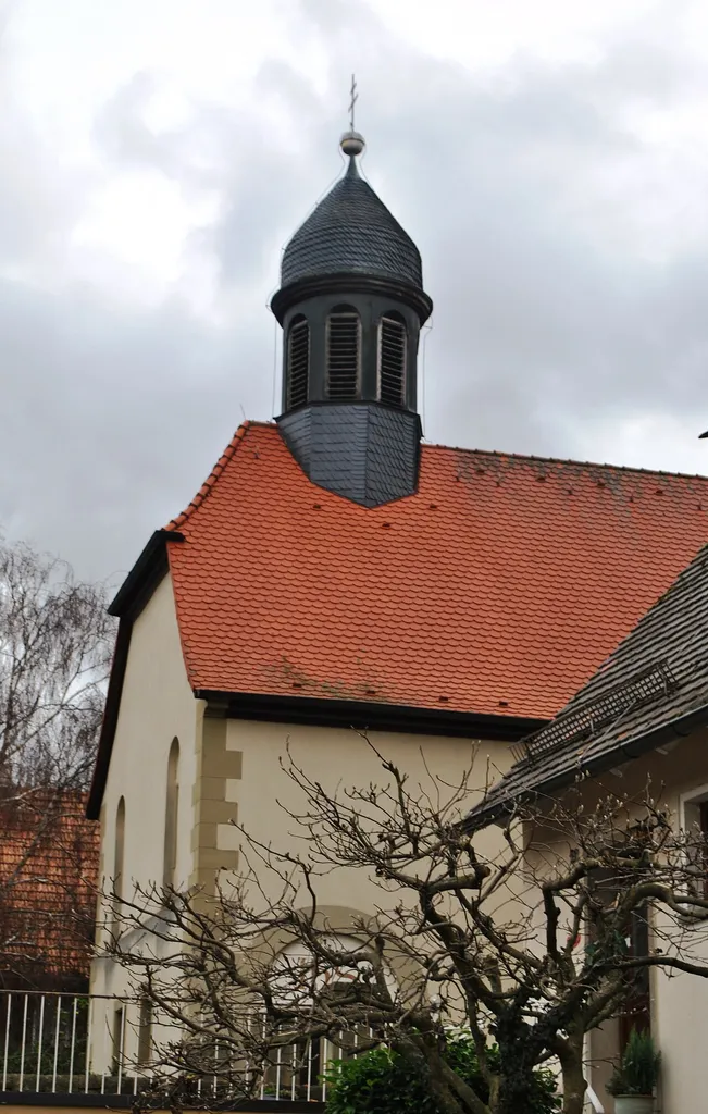 Kapelle schlichter Saalbau mit Halbwalmdach und Dachreiter, 19./20. Jahrhundert
