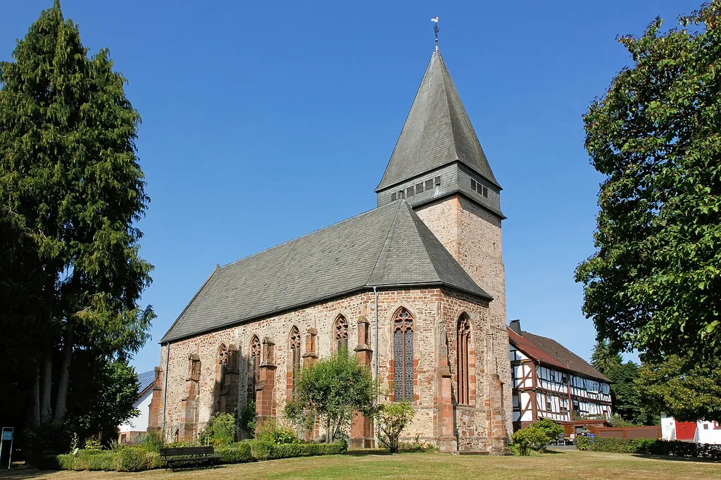 Evangelische Kirche (ehemalige Johanniterkirche) in Wiesenfeld (Burgwald). Ansicht von Südosten.