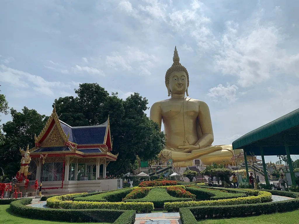 Wat Muang