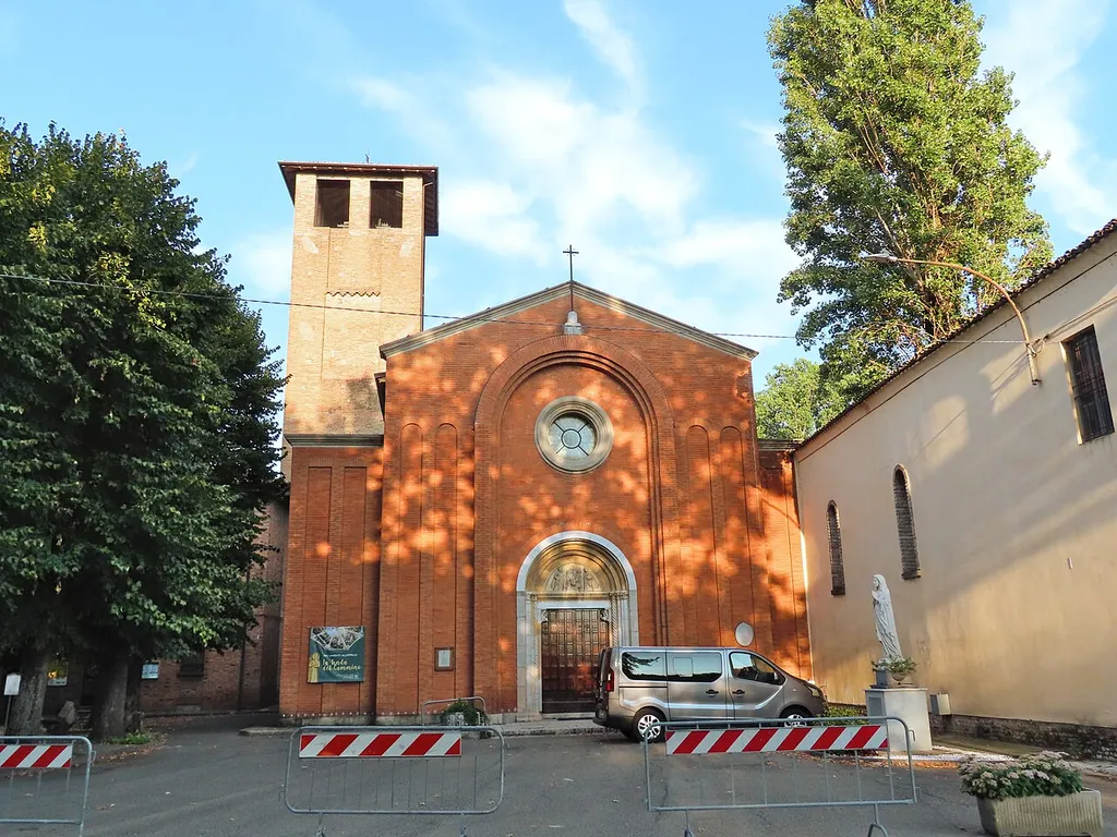 Facciata della chiesa di San Pietro Apostolo
