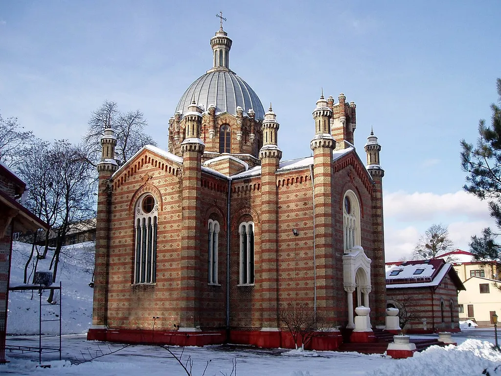 Церква Покрови Пресвятої Богородиці в подвір'ї Львівського державного університету безпеки життєдіяльності.