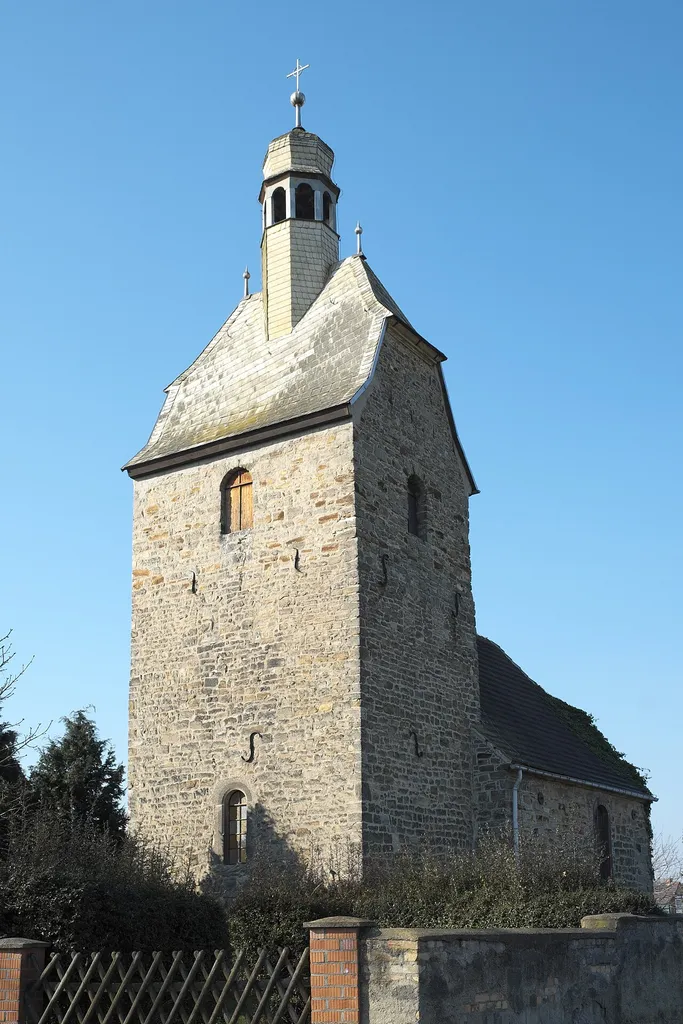 Kirche in Krakau (Milzau), einem Ortsteil von Bad Lauchstädt im Saalekreis in Sachsen-Anhalt/Deutschland, Kirchturm Milzau