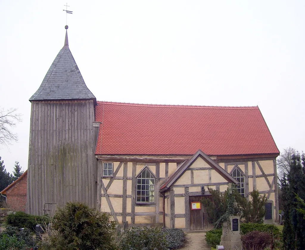 Kirche in Loickenzin, Südseite