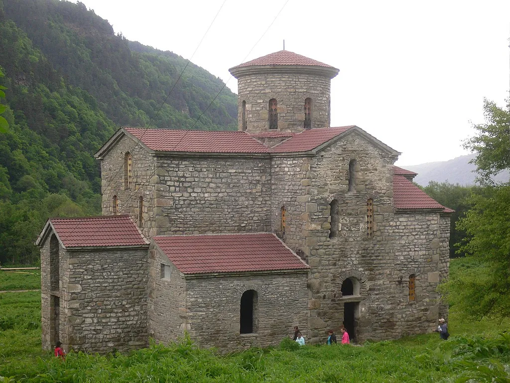 Храм Средний (Республика Карачаево-Черкессия, посёлок Нижний Архыз)