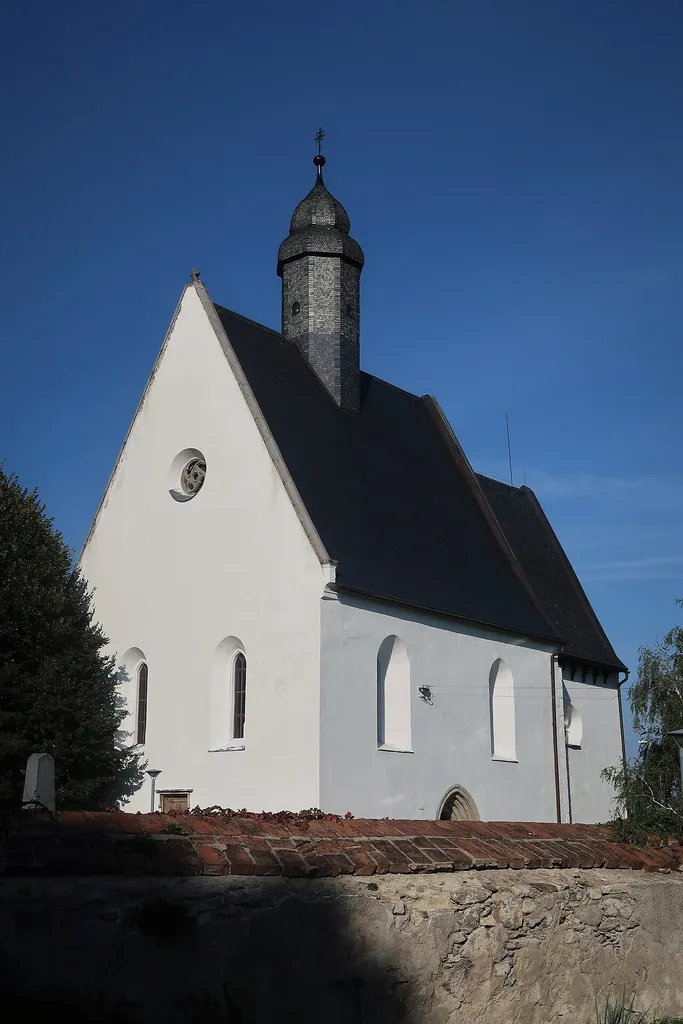 Hřbitovní kostel sv. Kříže v Havlíčkově ulici
