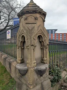 former drinking fountain to  southeast of church of St Thomas