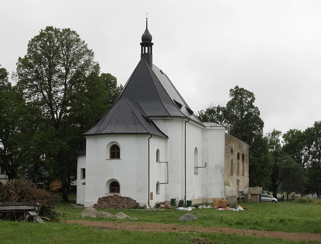 Pohoří na Šumavě - kostel Svaté Panny Marie Dobré Rady, rekonstruovaný závěr.