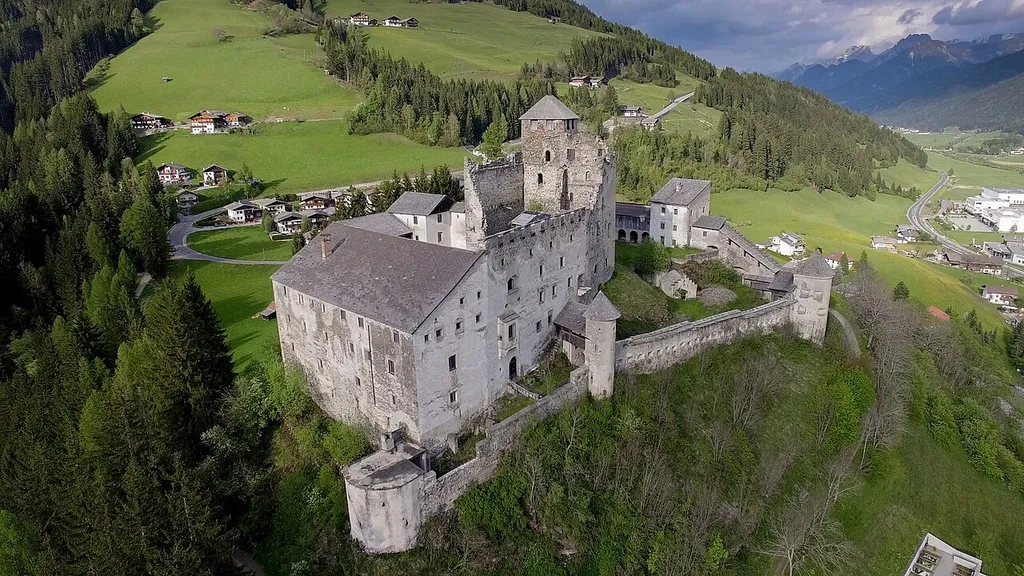 Heinfels Castle, 2016, before the start of restoration
