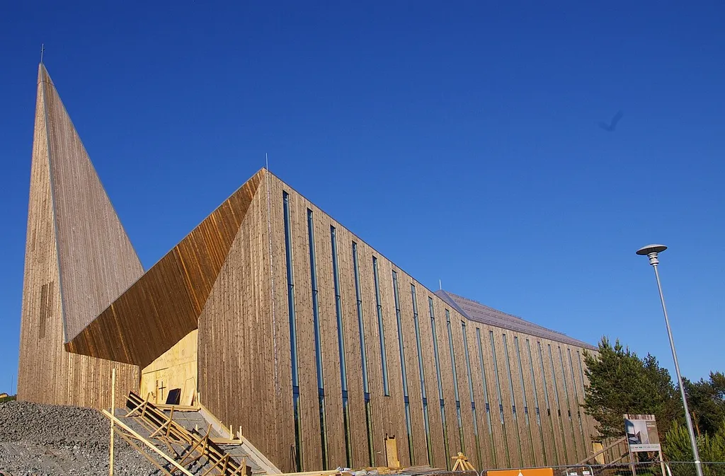 Knarvik church during the building process