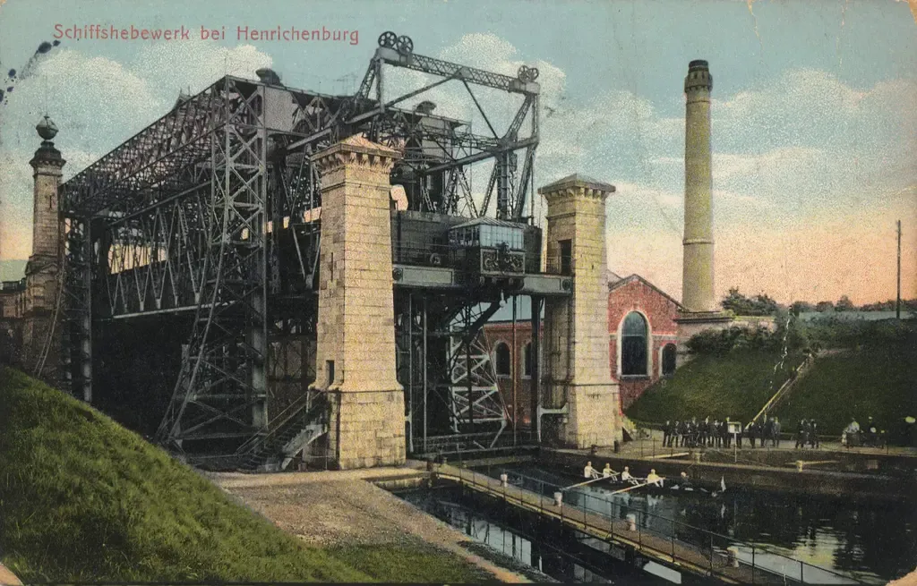 Henrichenburg boat lift