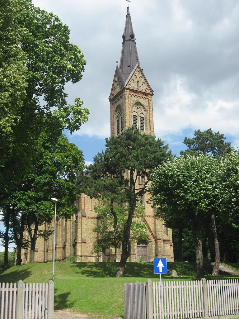 Evangelický luteránský kostel poblíž železníční stanice Tornakalns