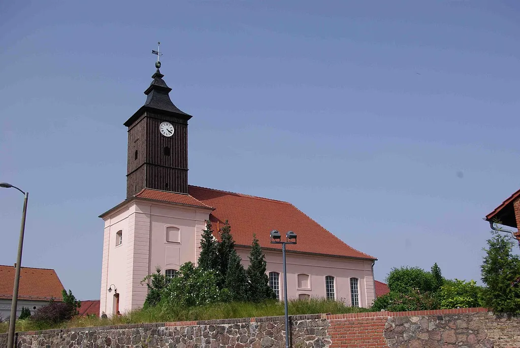 Ludwigsfelde in Brandenburg, Ortsteil Wietstock. Die barocke Kirche steht unter Denkmalschutz.