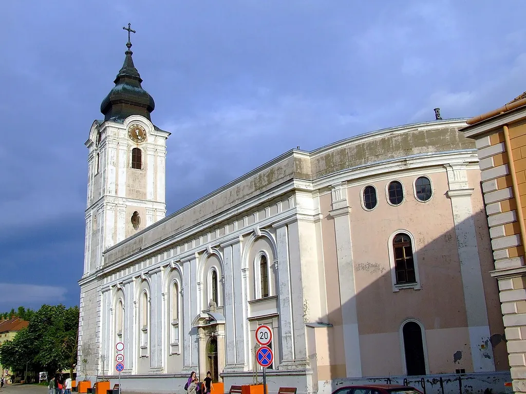 A pécsi ferences templom. 13. századi ferences kolostor templomának maradványaira épült 1727 és 1758 között