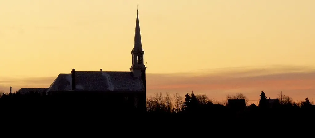 Village de Saint-Paul-de-la-Croix au Québec (canada) à l'aube