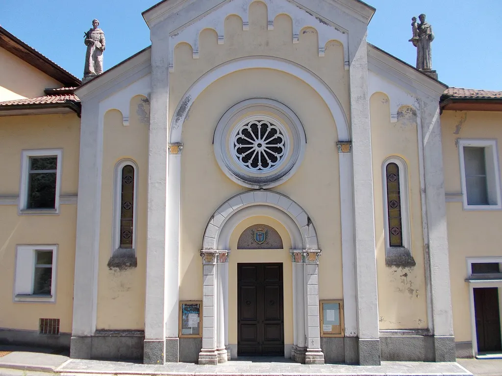 Photograph of the church of Sant'Antonio, in Varallo Sesia, Italy. The view is from the parking lot.