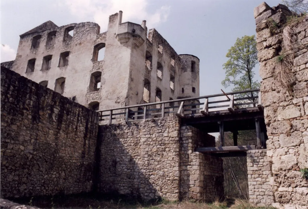 Schülzburg, Brücke zum „neuen“ Schloss.