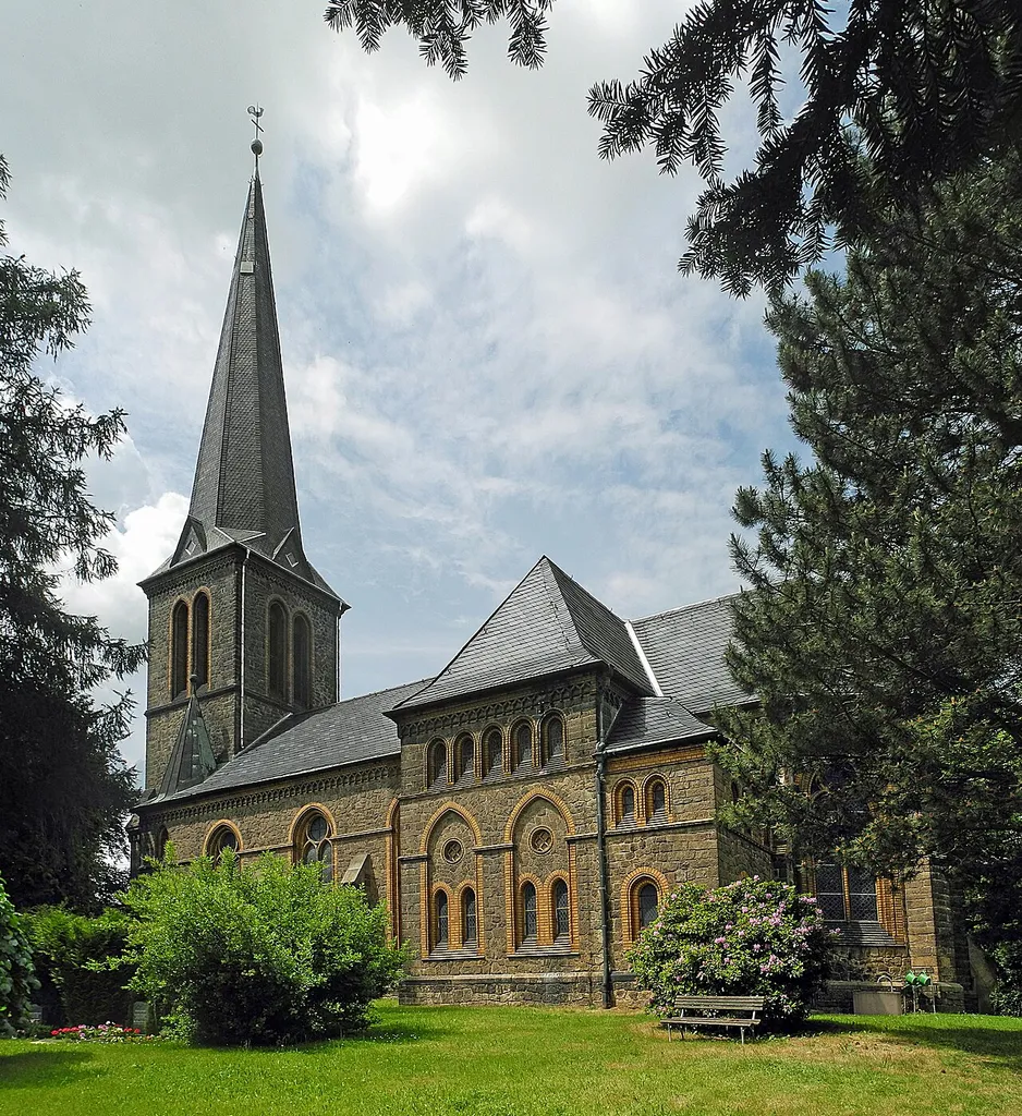 Dorfkirche und Kirchhof Strahwalde, Niedere Dorfstraße